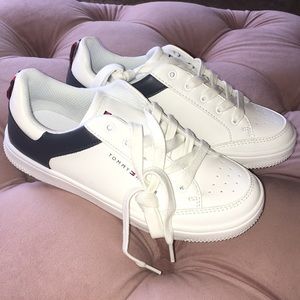 Tommy Hilfiger white sneakers shoes kids  2.5